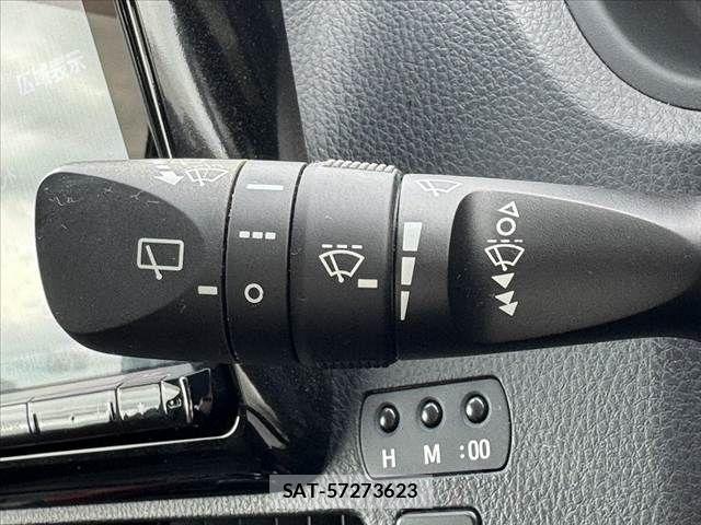 Toyota VOXY 2019-08 7621196-28