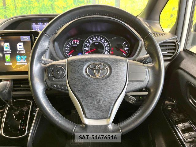 Toyota VOXY 2018-02 7621195-11