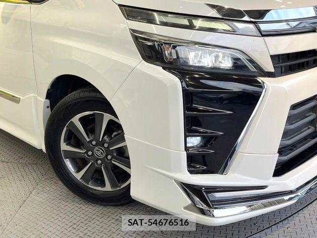 Toyota VOXY 2018-02 7621195-12