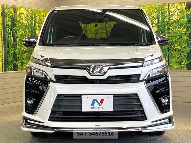 Toyota VOXY 2018-02 7621195-14
