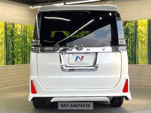 Toyota VOXY 2018-02 7621195-15