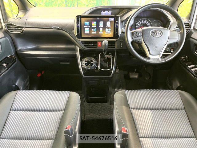 Toyota VOXY 2018-02 7621195-1