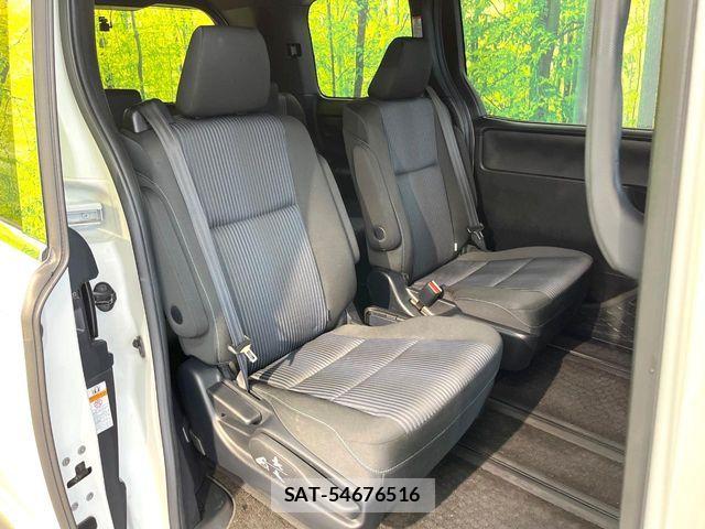 Toyota VOXY 2018-02 7621195-8