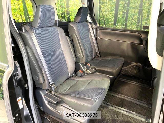 Toyota VOXY 2019-09 7621221-9