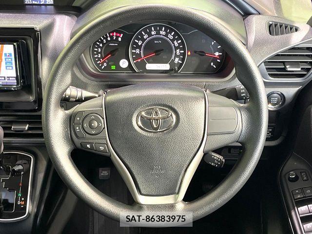 Toyota VOXY 2019-09 7621221-11