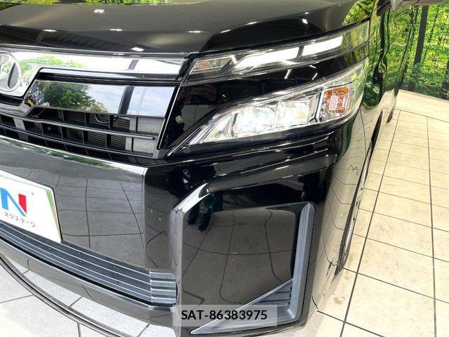 Toyota VOXY 2019-09 7621221-12