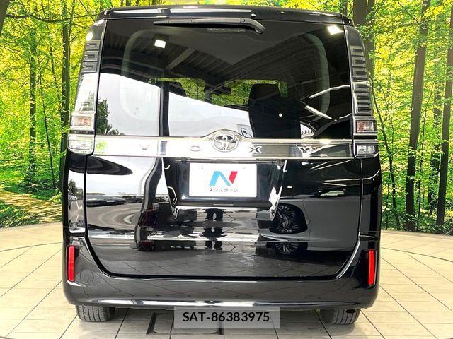 Toyota VOXY 2019-09 7621221-15