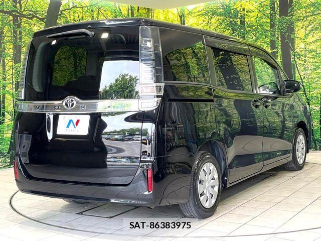 Toyota VOXY 2019-09 7621221-16