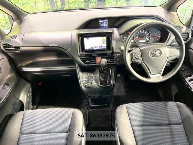 Toyota VOXY 2019-09 7621221-1