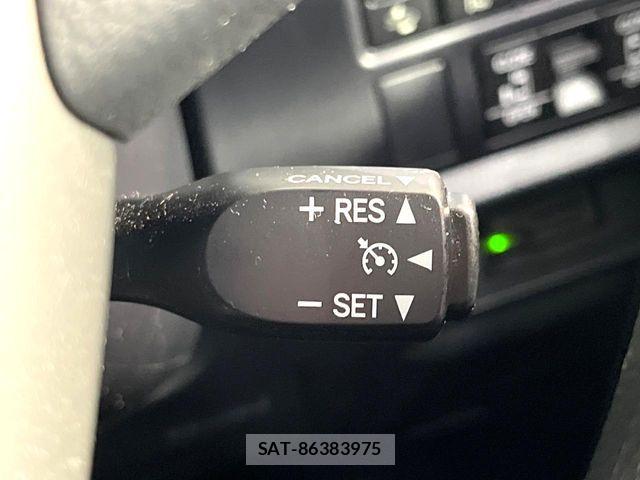 Toyota VOXY 2019-09 7621221-5