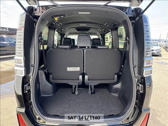 Toyota VOXY 2021-02 7621192-11