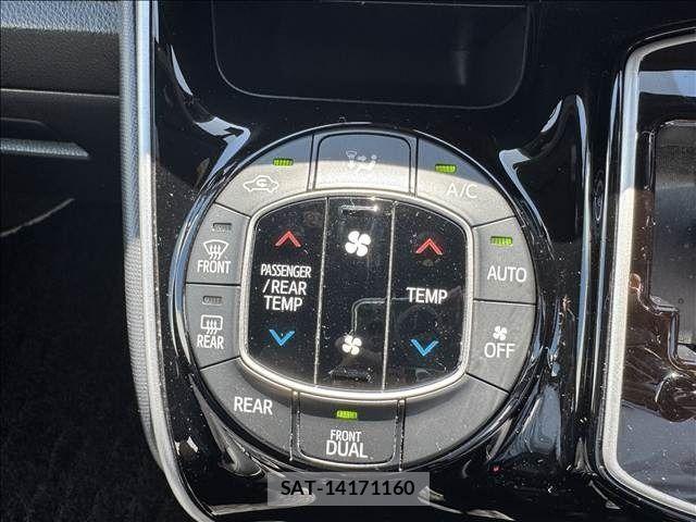 Toyota VOXY 2021-02 7621192-16