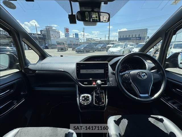 Toyota VOXY 2021-02 7621192-1