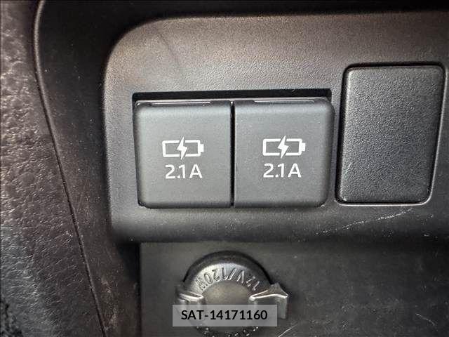 Toyota VOXY 2021-02 7621192-25