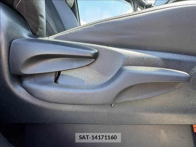 Toyota VOXY 2021-02 7621192-26