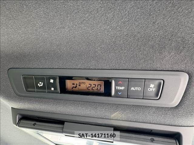 Toyota VOXY 2021-02 7621192-28