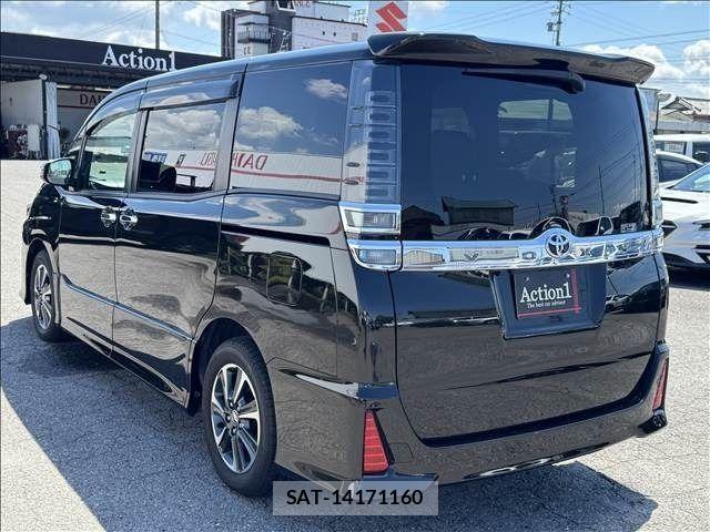 Toyota VOXY 2021-02 7621192-3