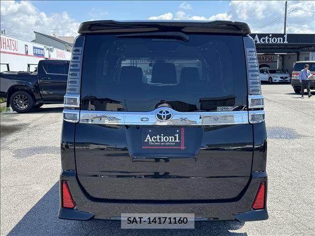 Toyota VOXY 2021-02 7621192-4