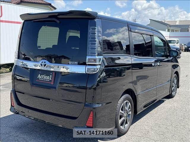Toyota VOXY 2021-02 7621192-5