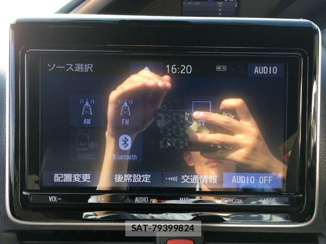 Toyota VOXY 2021-03 7621207-13