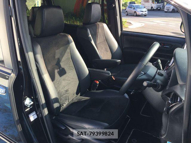 Toyota VOXY 2021-03 7621207-16