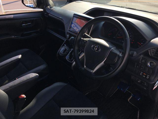Toyota VOXY 2021-03 7621207-18