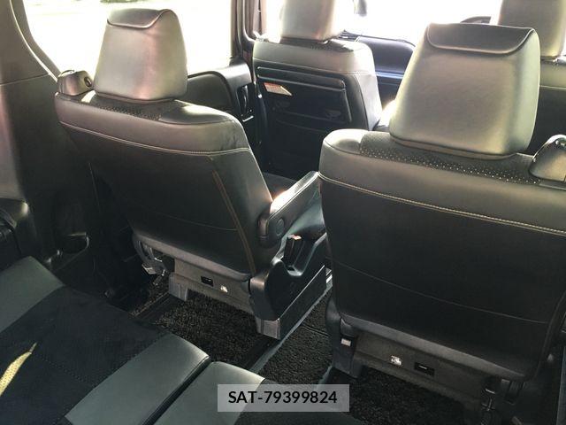 Toyota VOXY 2021-03 7621207-24