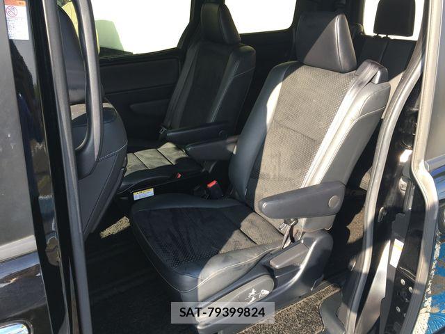 Toyota VOXY 2021-03 7621207-28