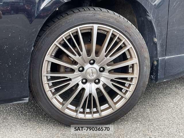 Toyota VOXY 2011-08 7621245-3