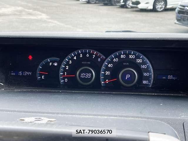 Toyota VOXY 2011-08 7621245-5