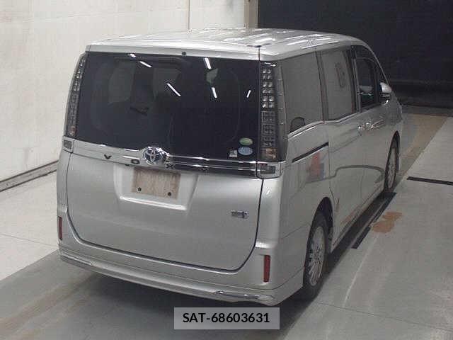 Toyota VOXY 2014-04 7686699-2