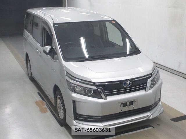 Toyota VOXY 2014-04 7686699-3