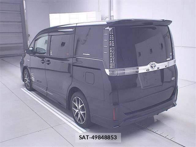 Toyota VOXY 2015-09 7703077-1