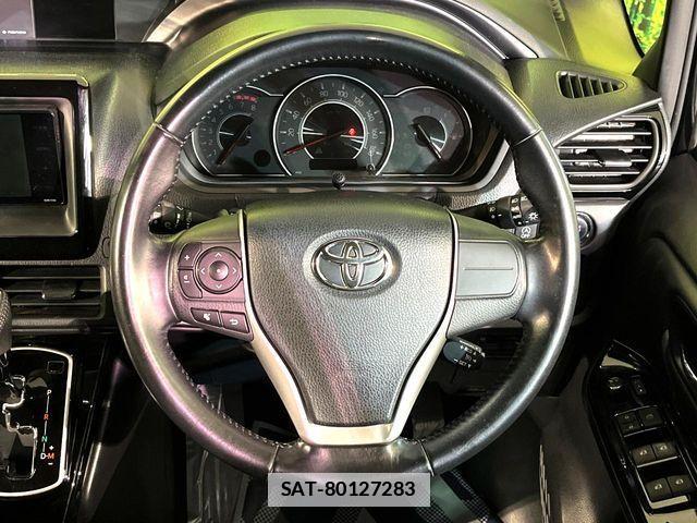 Toyota VOXY 2018-08 7730611-10