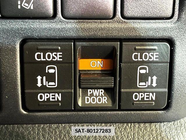 Toyota VOXY 2018-08 7730611-2