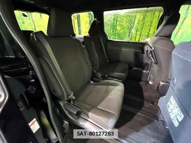Toyota VOXY 2018-08 7730611-8