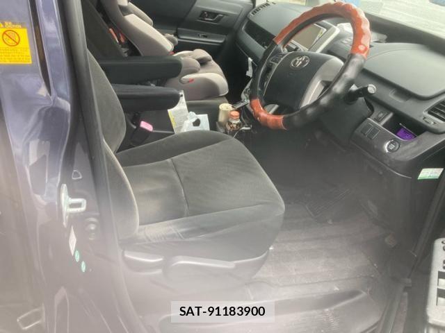 Toyota VOXY 2011-12 7730623-12