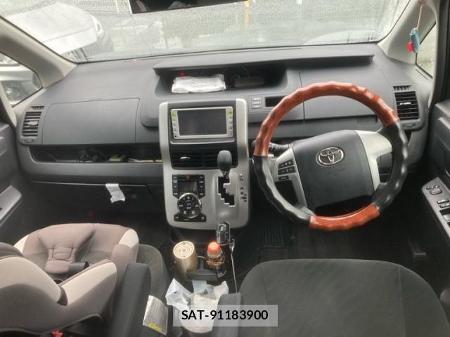 Toyota VOXY 2011-12 7730623-13