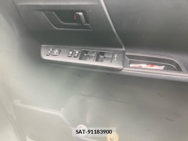 Toyota VOXY 2011-12 7730623-17
