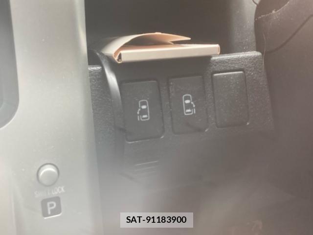 Toyota VOXY 2011-12 7730623-18
