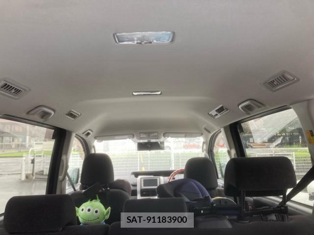 Toyota VOXY 2011-12 7730623-6