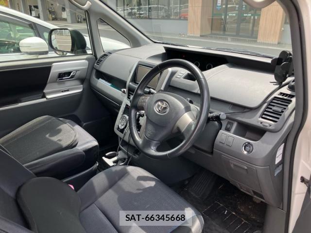 Toyota VOXY 2009-09 7730638-10