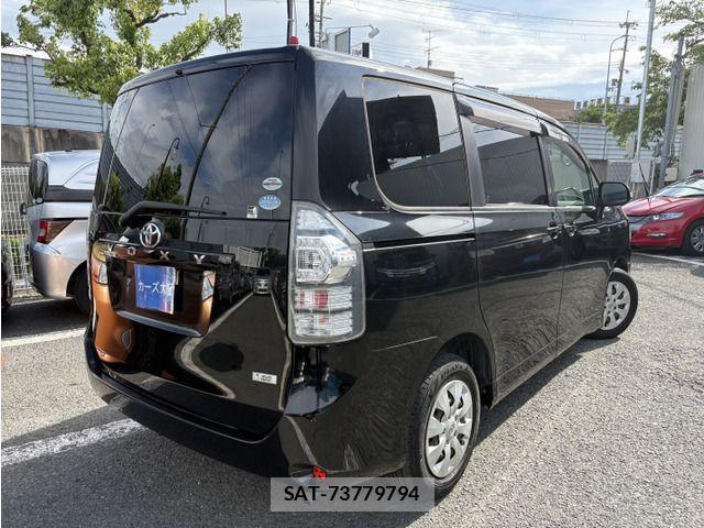 Toyota VOXY 2011-06 7730631-3