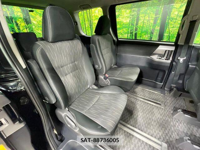 Toyota VOXY 2012-07 7730620-7
