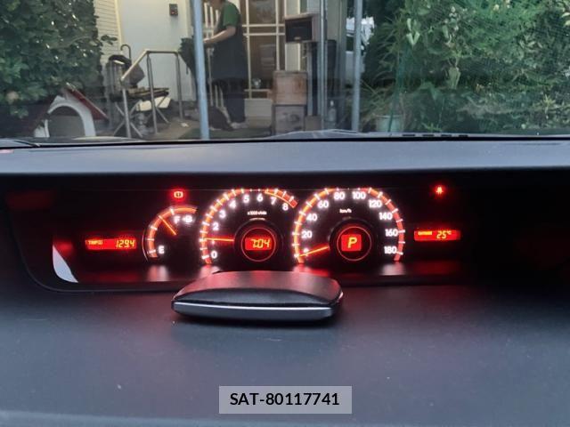Toyota VOXY 2012-04 7730621-10
