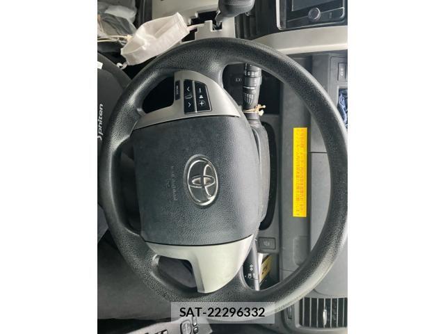 Toyota VOXY 2013-04 7730634-14