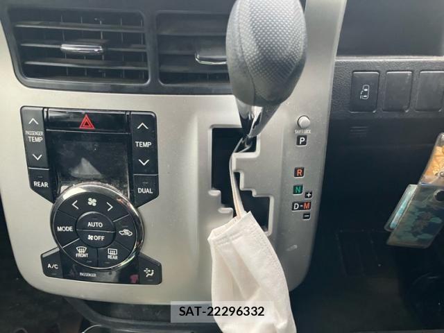 Toyota VOXY 2013-04 7730634-16