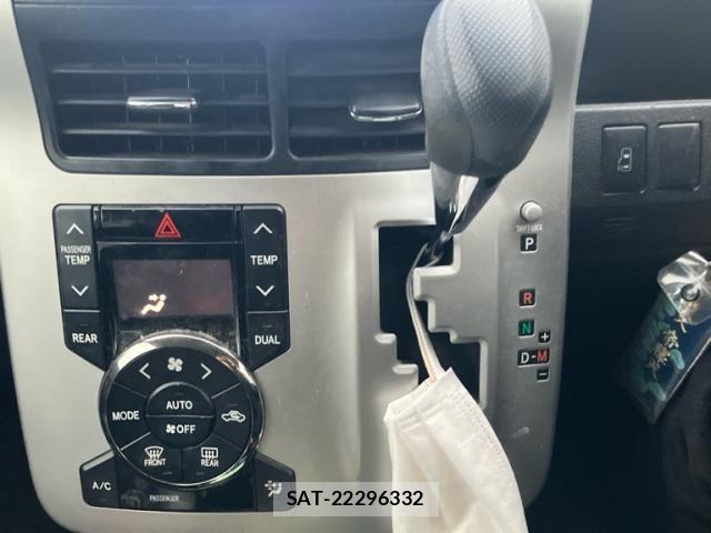 Toyota VOXY 2013-04 7730634-18