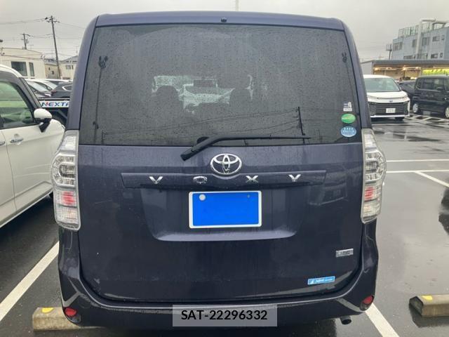 Toyota VOXY 2013-04 7730634-7