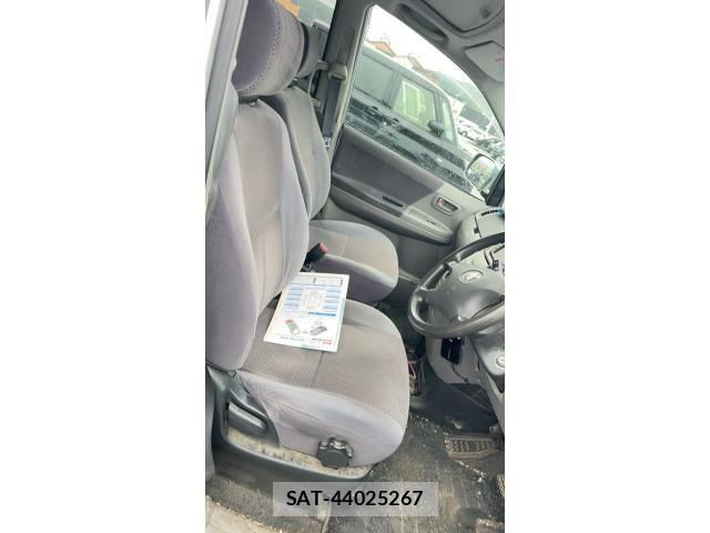 Toyota VOXY 2001-11 7730639-10